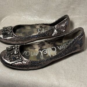 SAM EDELMAN SILVER WITH STONES FLAT